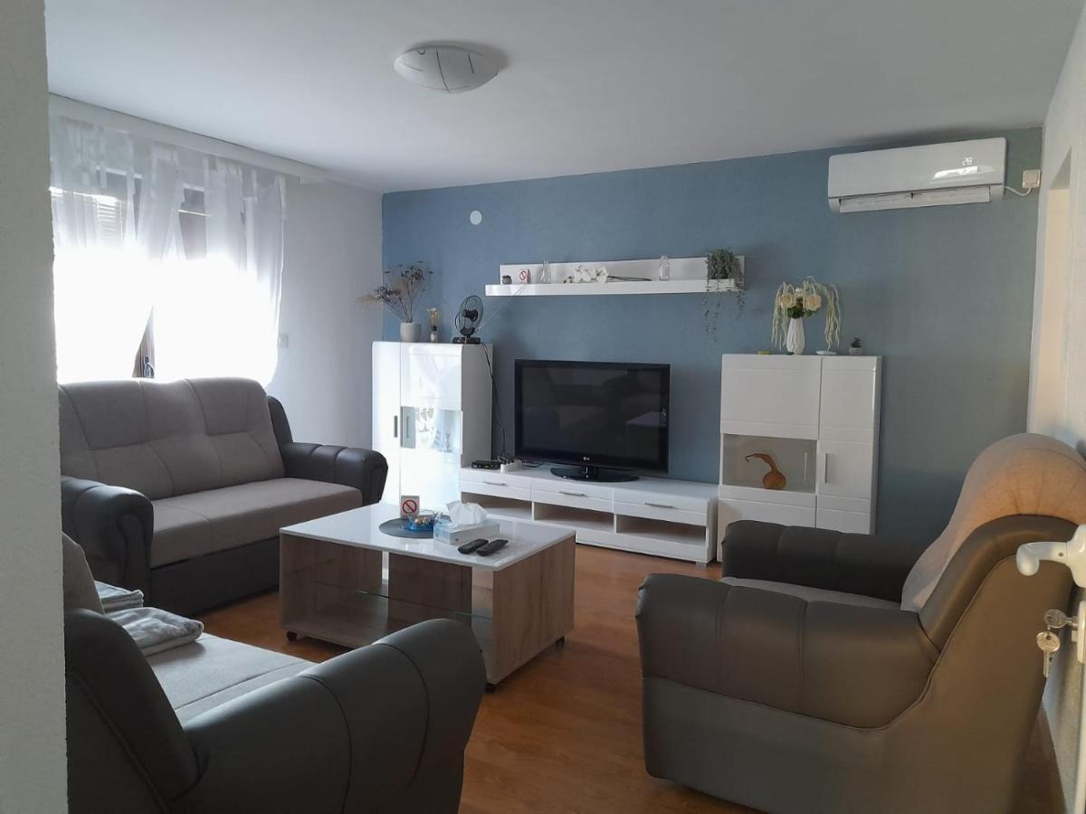 Guest House Lona Golubac Exterior foto